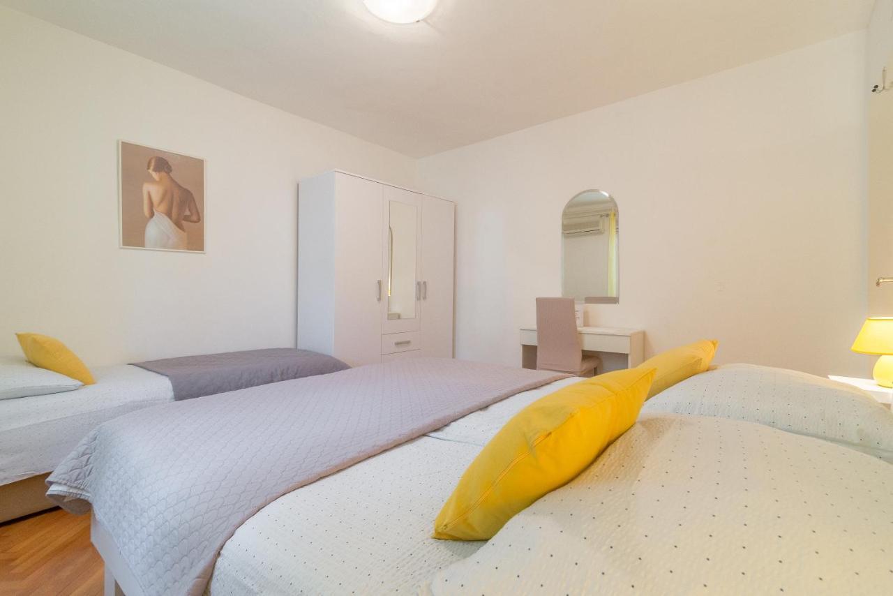 Apartments Tolic Биоград на Мору Екстериор снимка