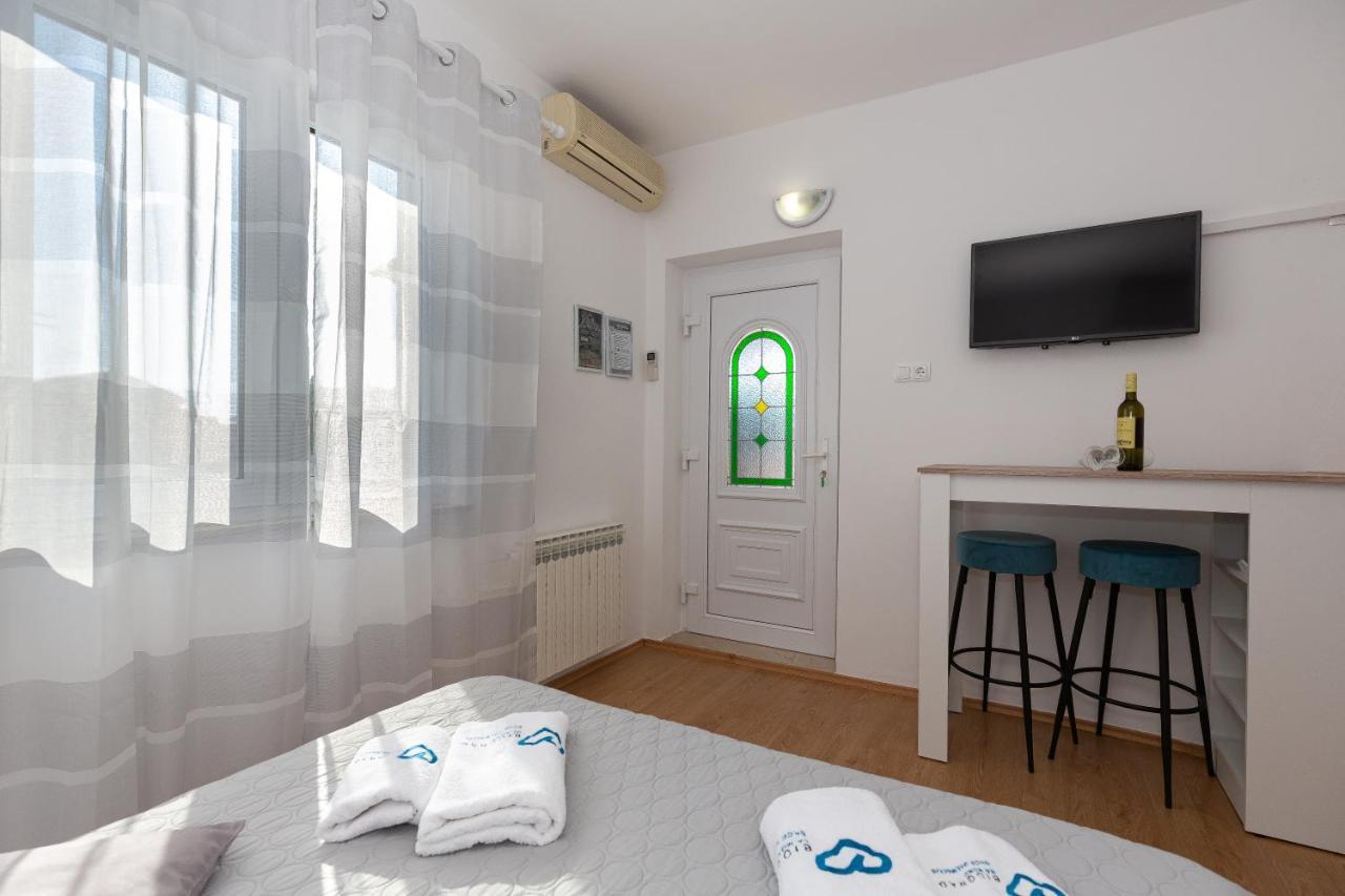Apartments Tolic Биоград на Мору Екстериор снимка