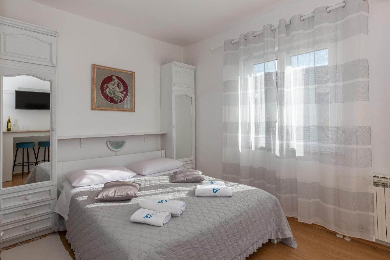 Apartments Tolic Биоград на Мору Екстериор снимка