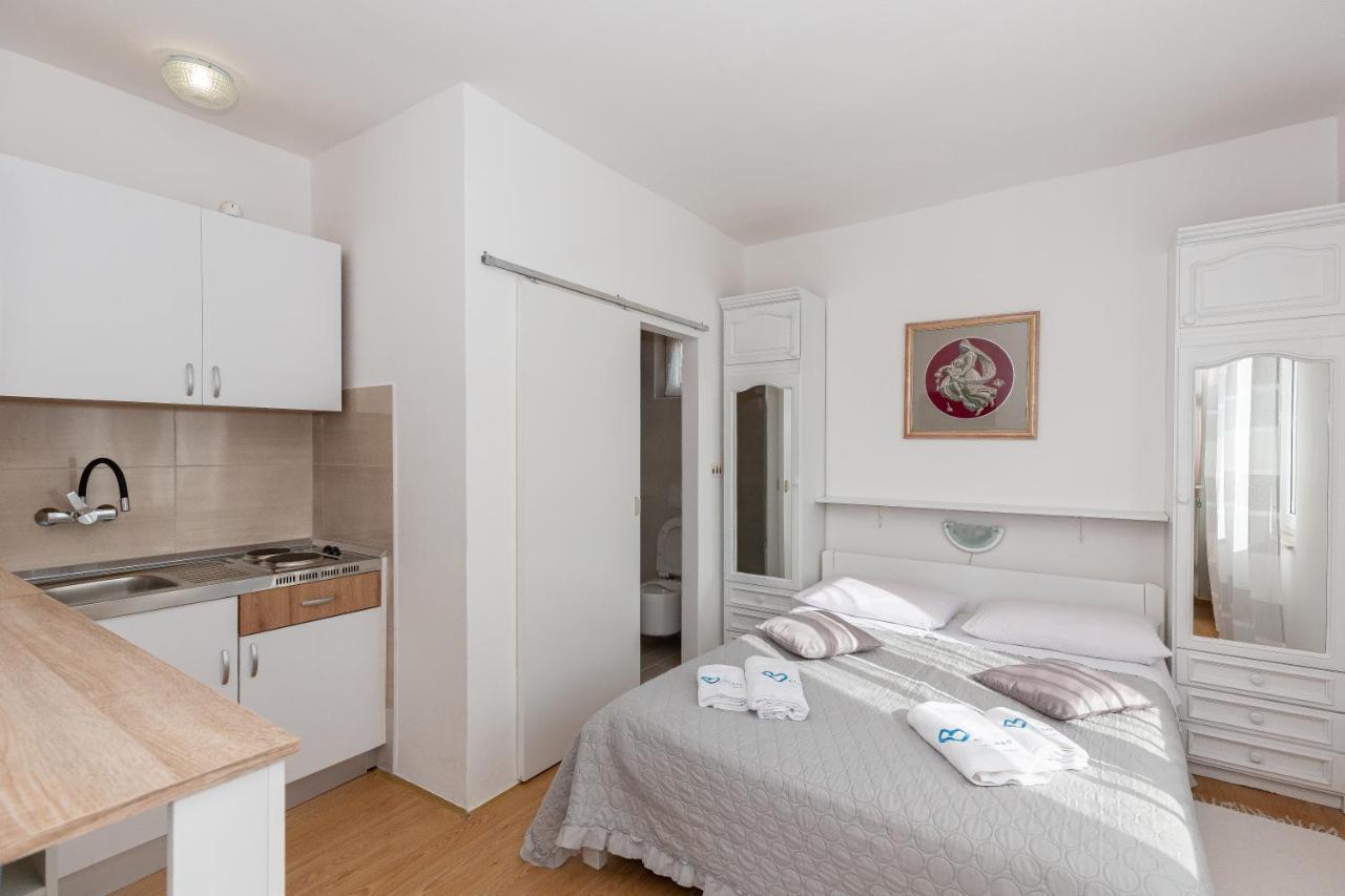 Apartments Tolic Биоград на Мору Екстериор снимка