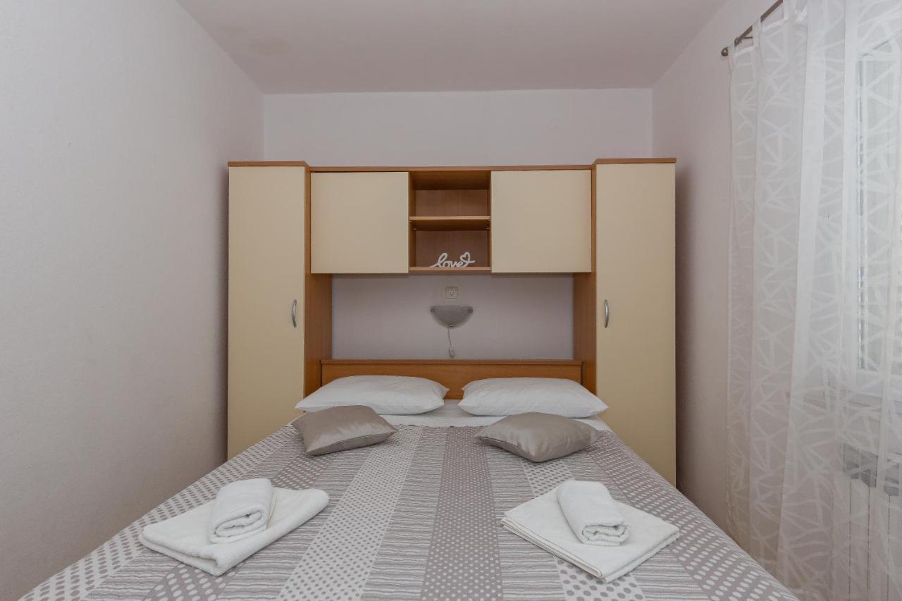 Apartments Tolic Биоград на Мору Екстериор снимка