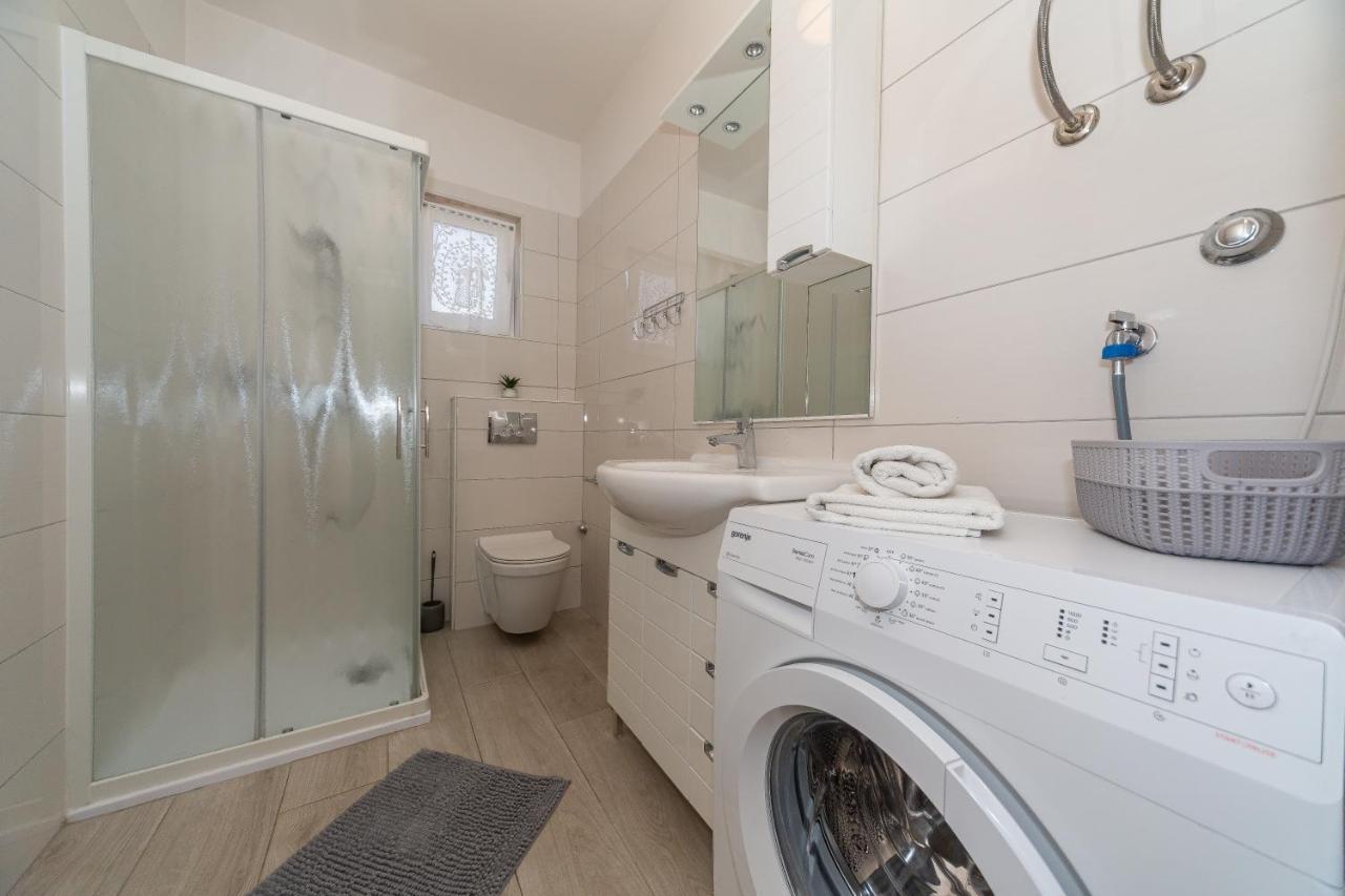 Apartments Tolic Биоград на Мору Екстериор снимка