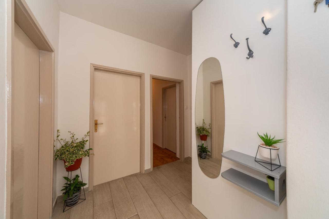 Apartments Tolic Биоград на Мору Екстериор снимка