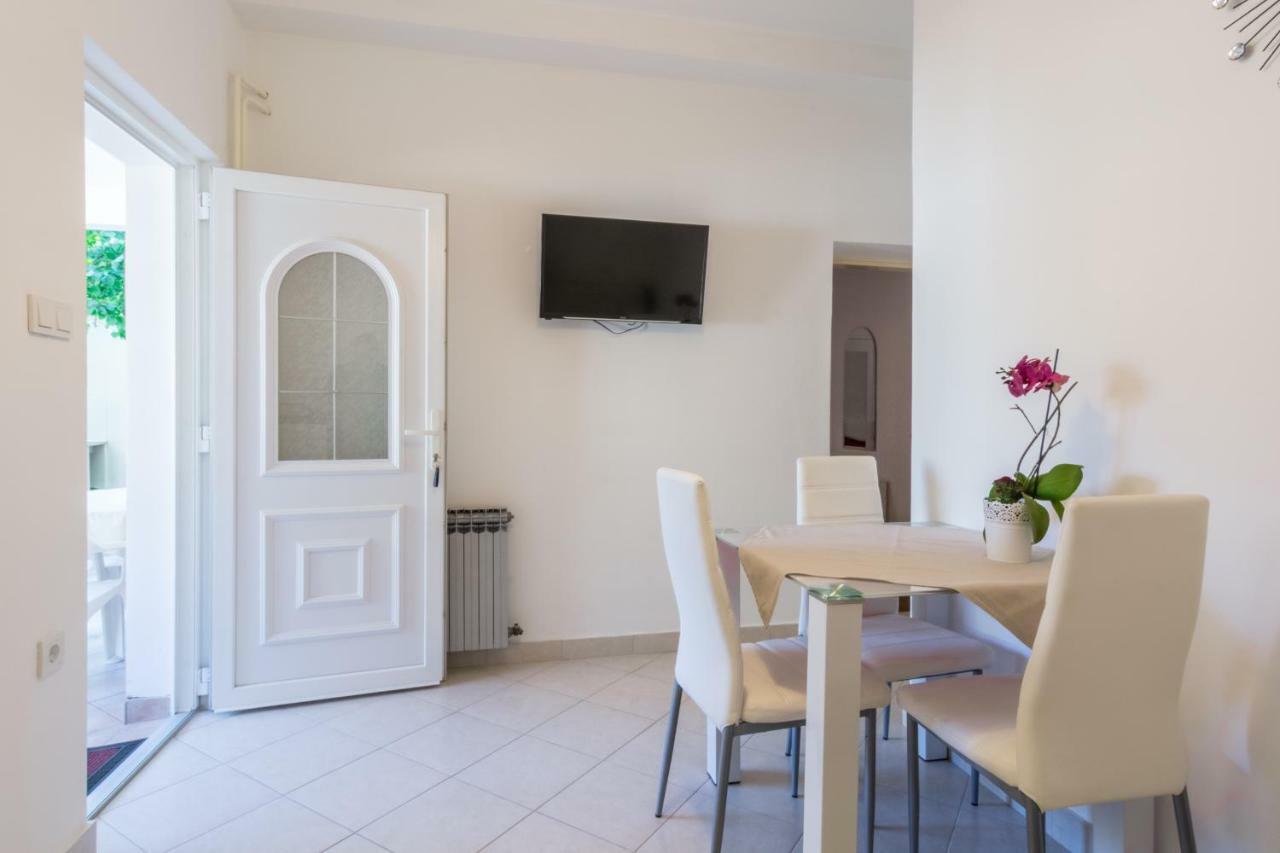 Apartments Tolic Биоград на Мору Екстериор снимка
