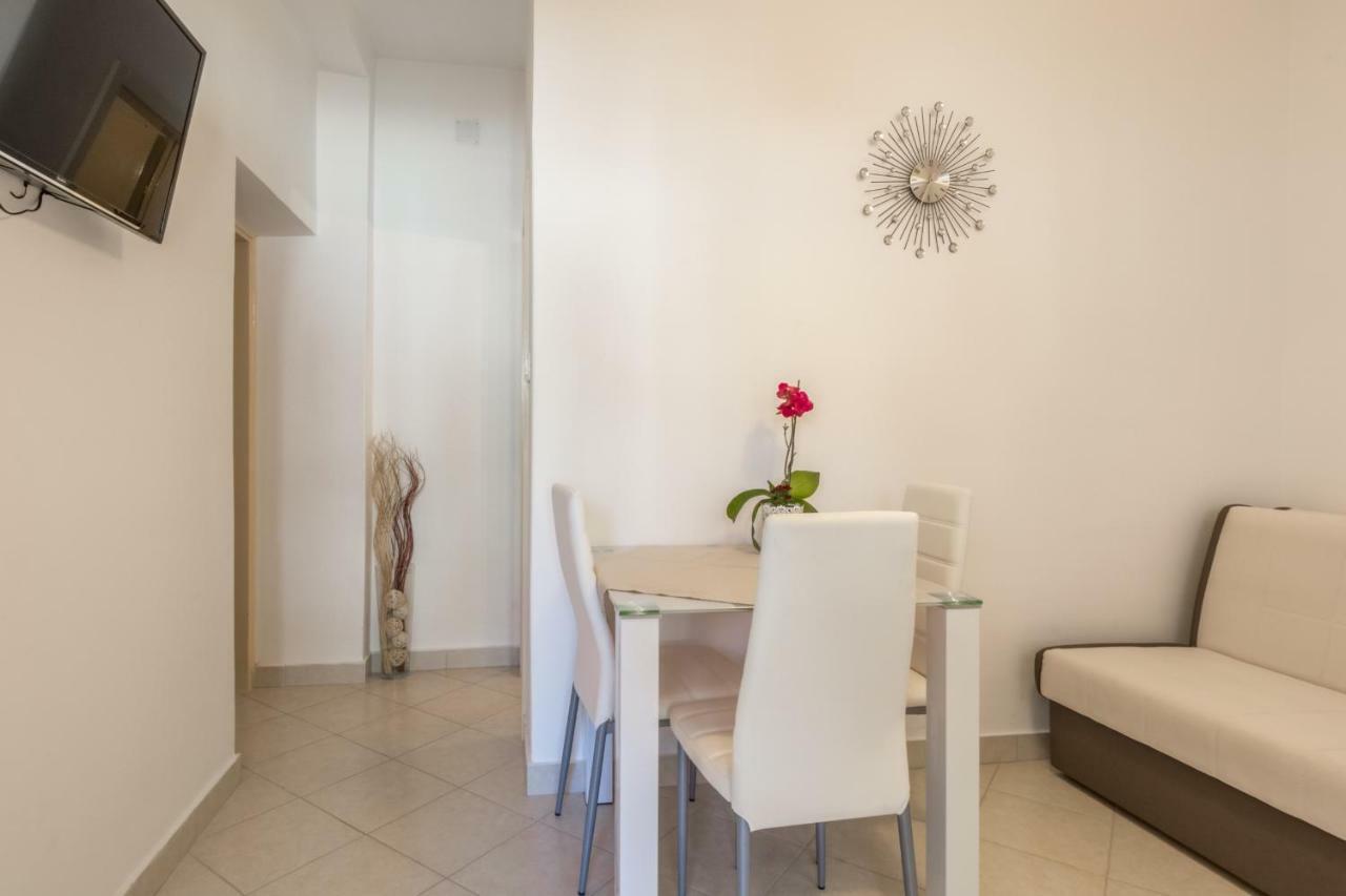 Apartments Tolic Биоград на Мору Екстериор снимка