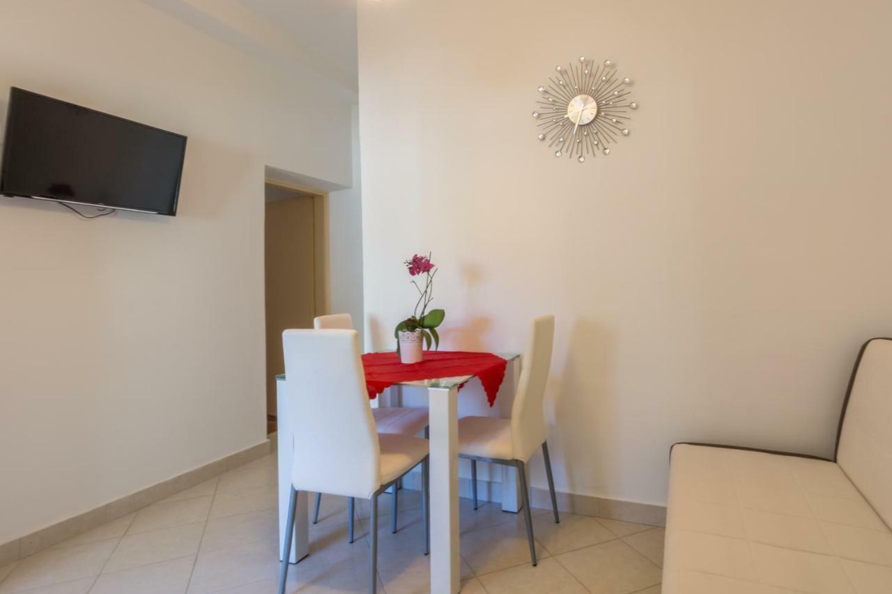 Apartments Tolic Биоград на Мору Екстериор снимка